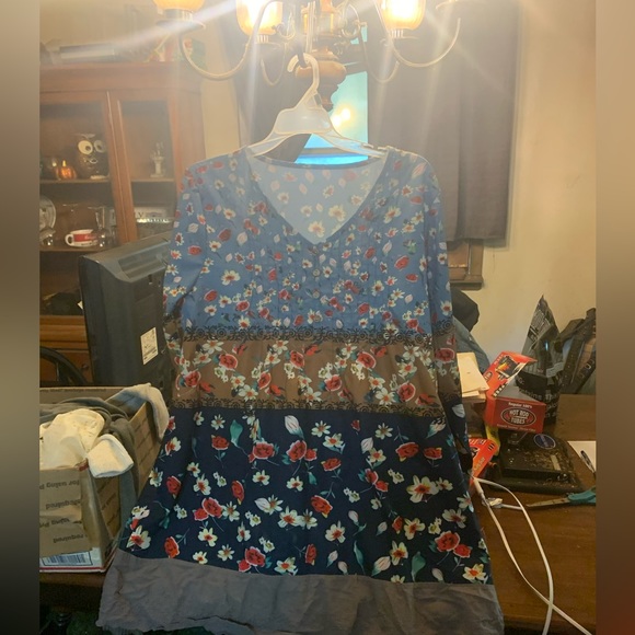 Like new only wore one time. just wasn’t my size but gorgeous shirt - Picture 2 of 2